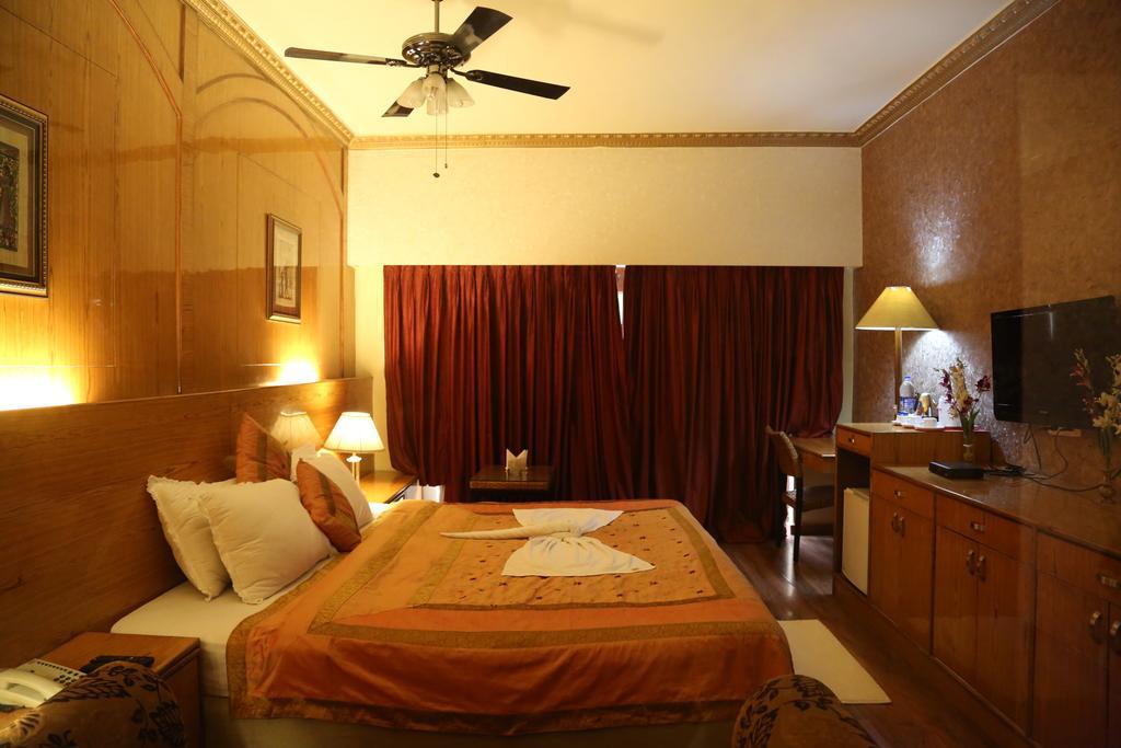 Meuse Jupiter Business And Luxury Hotel Nashik Room photo